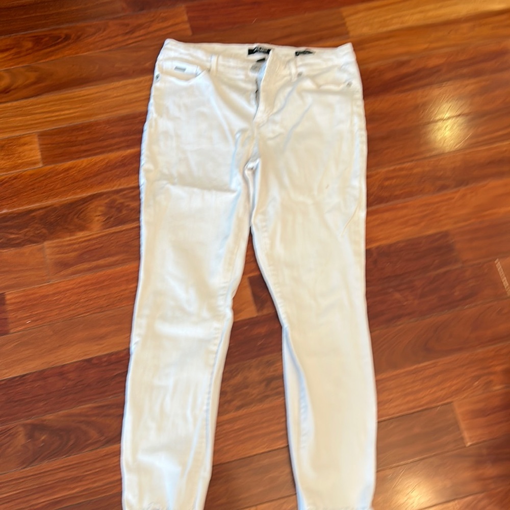 5059 women’s Nine West size 10 jeans